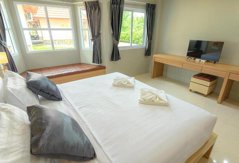 חדר משפחתי דלוקס, Avarin Resort