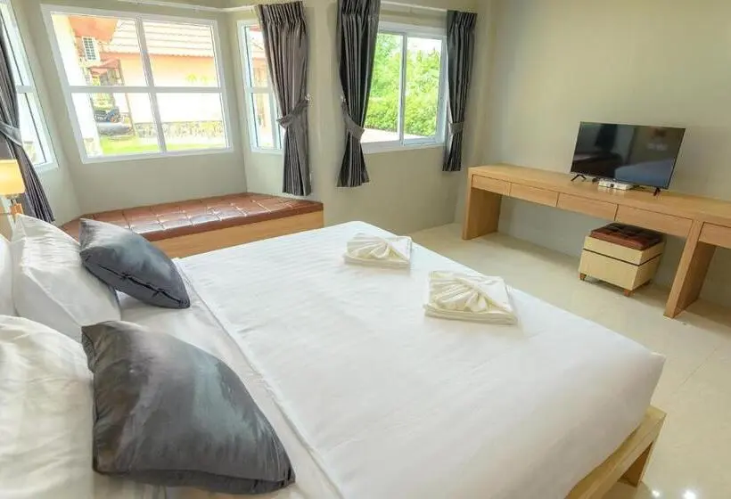 اتاق لوکس خانوادگی, Avarin Resort