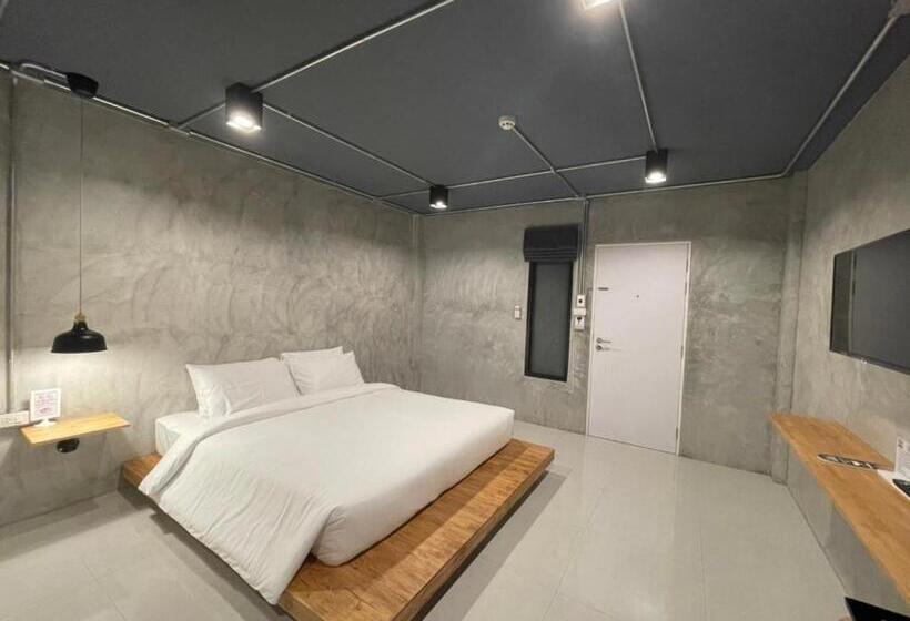 اتاق لوکس با تخت بزرگ, Loft Space