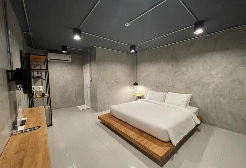 اتاق لوکس با تخت بزرگ, Loft Space