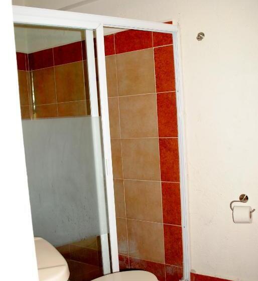 标准三人间, Maya 2012