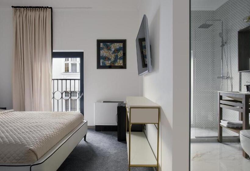 Номер Стандарт, The Square