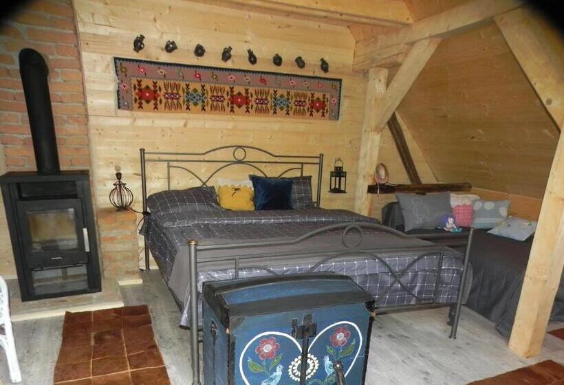 غرفة عائلية, Iedera Casa De Familii 2