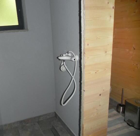 غرفة قياسية, Iedera Casa De Familii 2