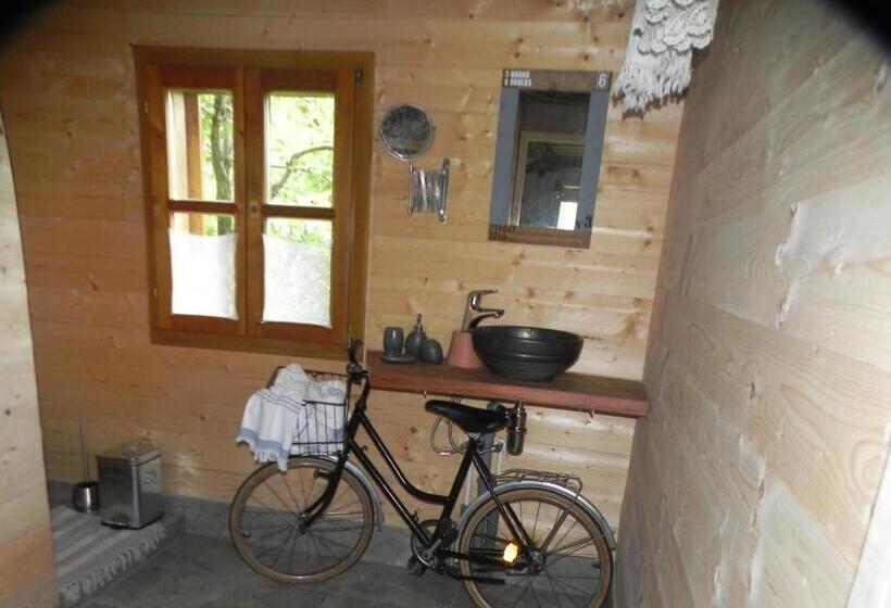 غرفة قياسية, Iedera Casa De Familii 2