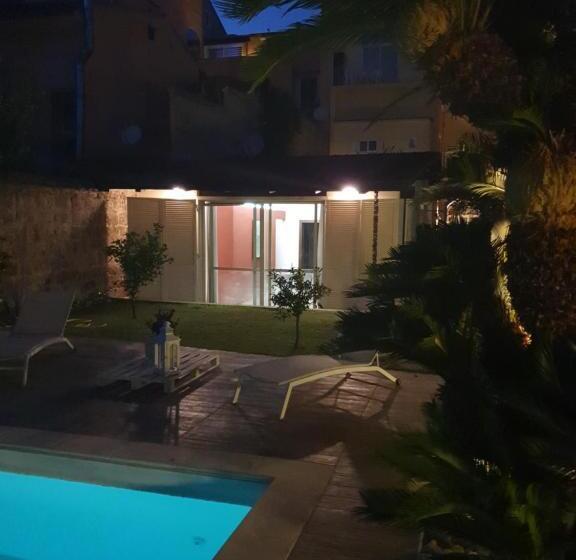 آپارتمان 1 خوابه با چشمانداز استخر, Casa Castagna