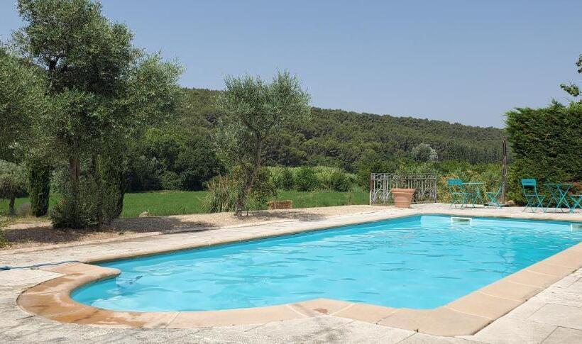 Номер Стандарт Вид на Бассейн, Moulin De Bonfilhon