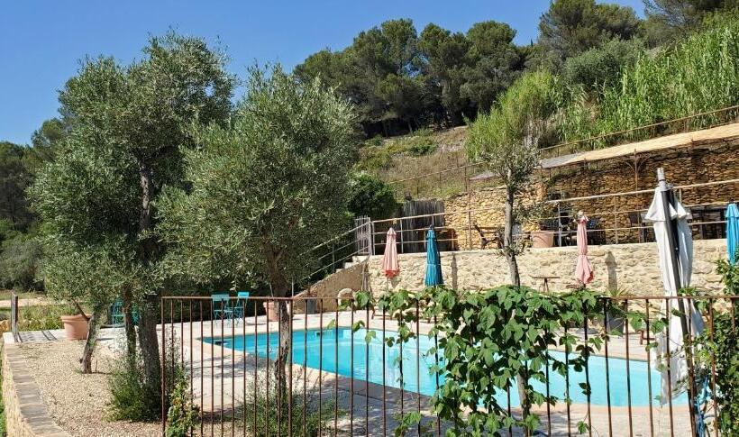 Номер Стандарт Вид на Бассейн, Moulin De Bonfilhon