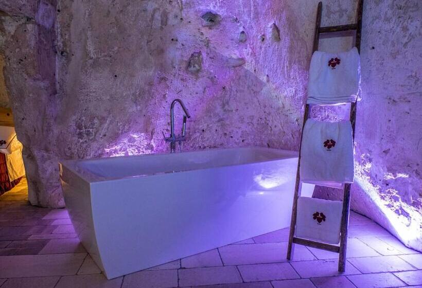 豪华三人间, Enotrio