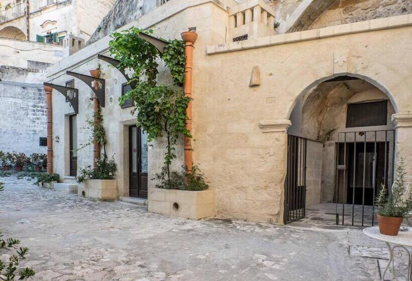 豪华三人间, Enotrio