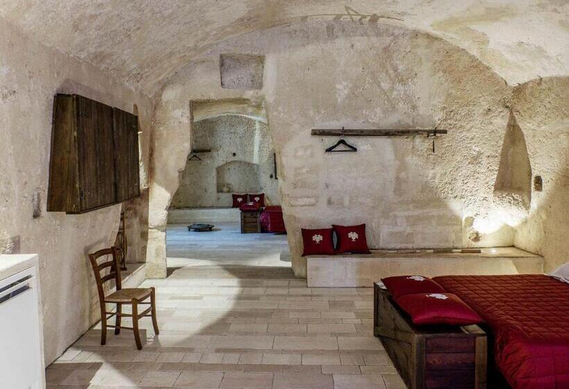 四人高级间, Enotrio