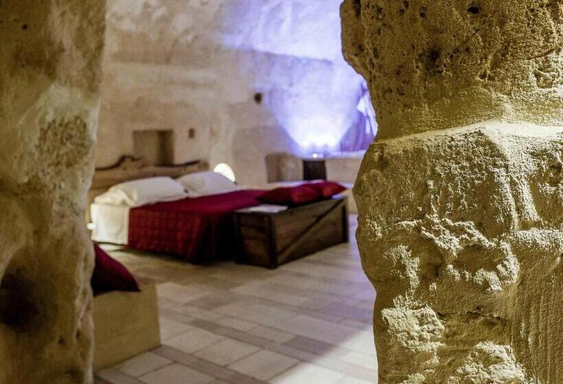 四人高级间, Enotrio