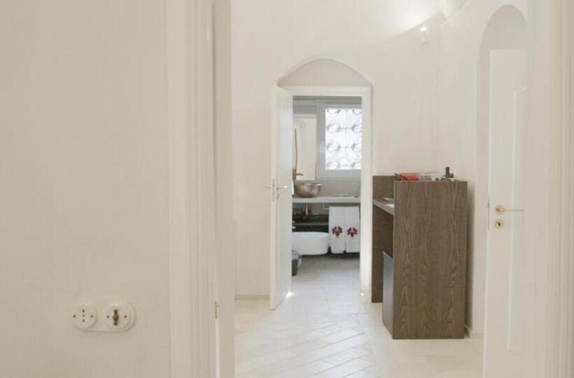 带阳台标准四人间, Enotrio