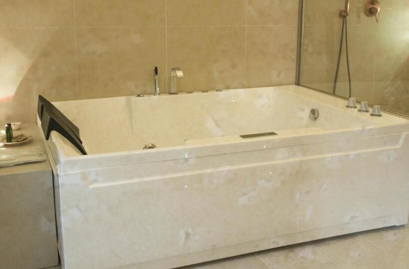 四人标准间, Enotrio