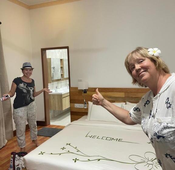 اتاق اکونومی, Mandhoo Inn