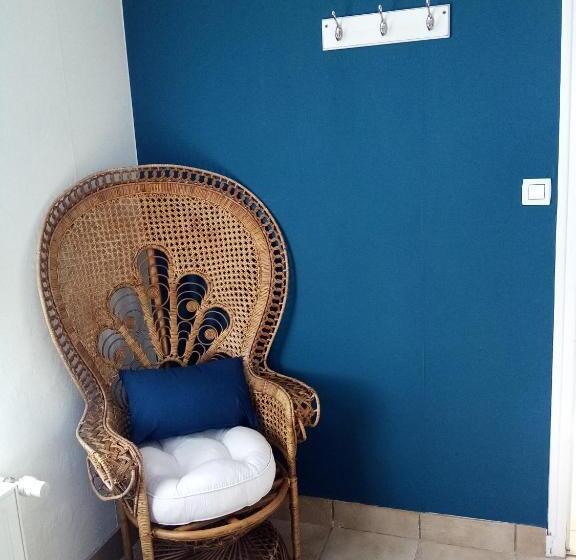 Номер Стандарт Вид на Сад, Maison Aux Volets Bleus