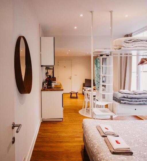 Standaard Studio, Super Central In Brussels