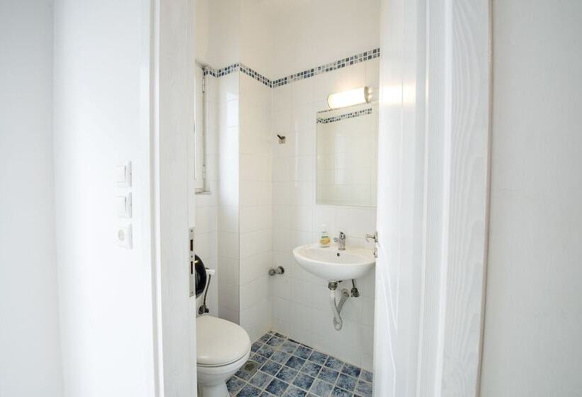 ルームシェアのワンベッド, Safestay Athens Monastiraki