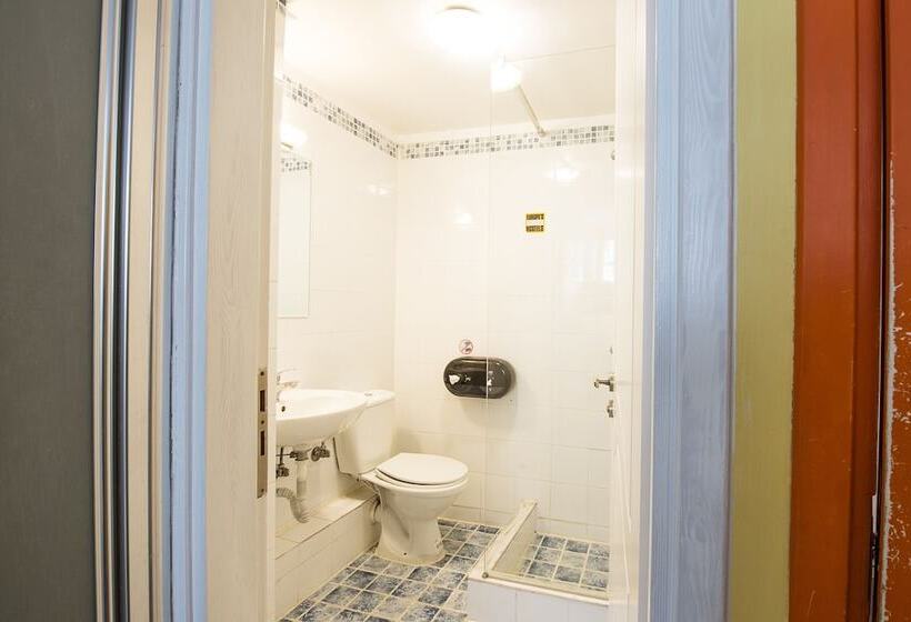 ルームシェアのワンベッド, Safestay Athens Monastiraki