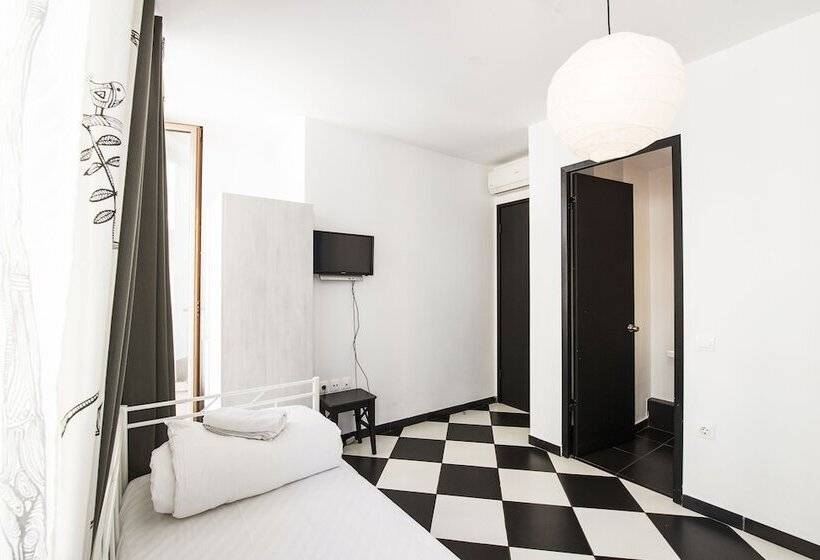 バルコニー付きスタンダードルーム, Safestay Athens Monastiraki