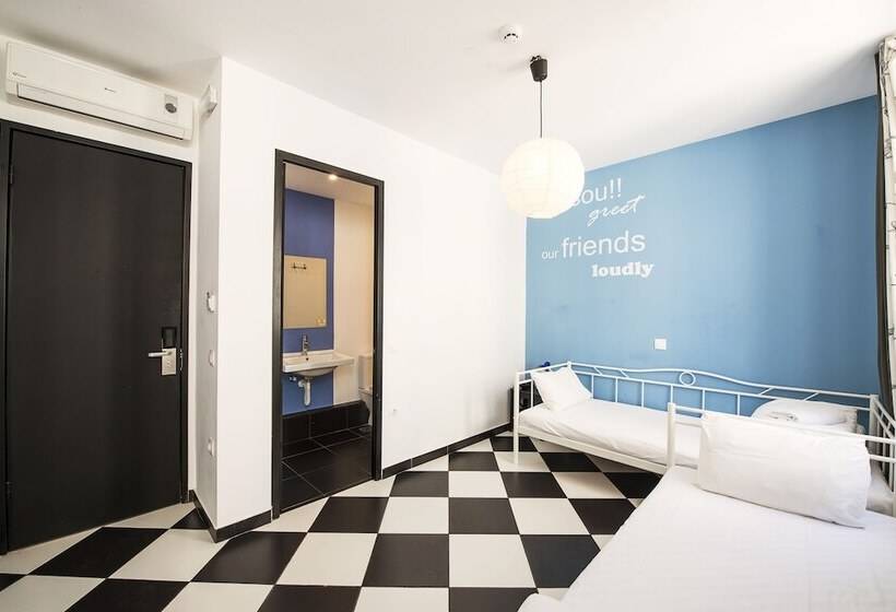 バルコニー付きスタンダードルーム, Safestay Athens Monastiraki