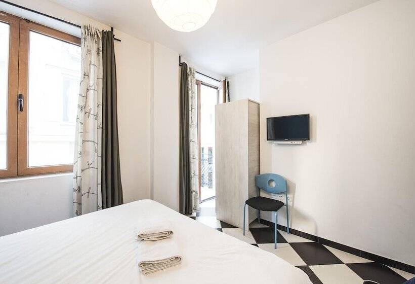 バルコニー付きスタンダードルーム, Safestay Athens Monastiraki