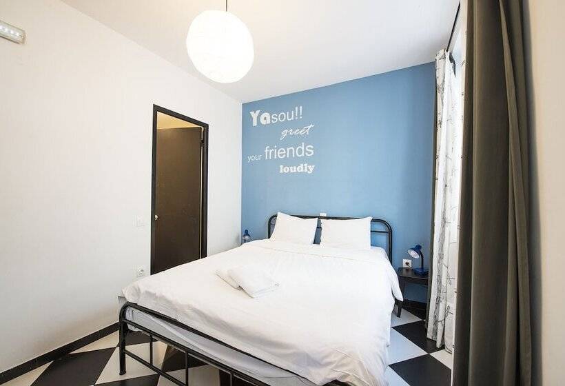 バルコニー付きスタンダードルーム, Safestay Athens Monastiraki