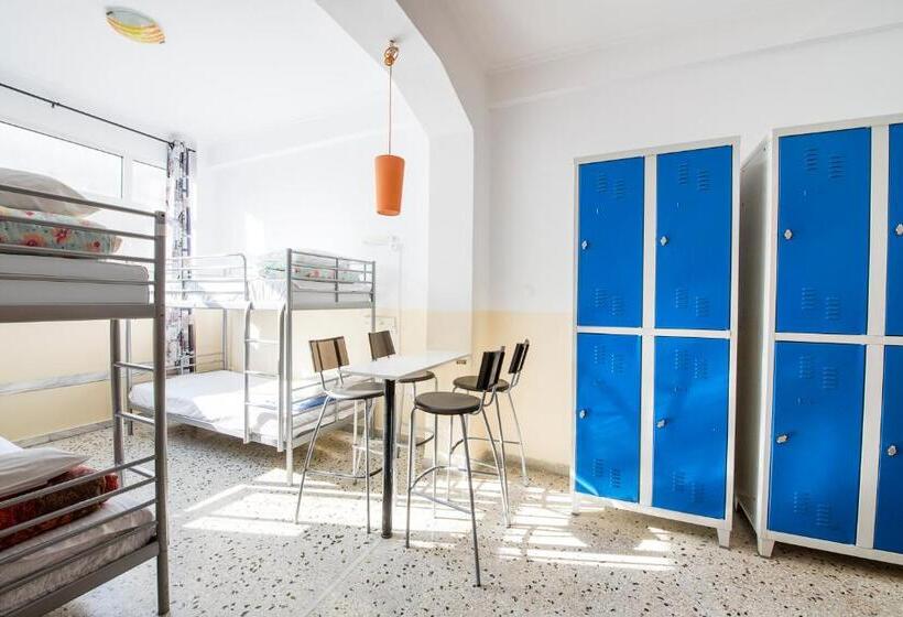 ルームシェアのワンベッド, Safestay Athens Monastiraki