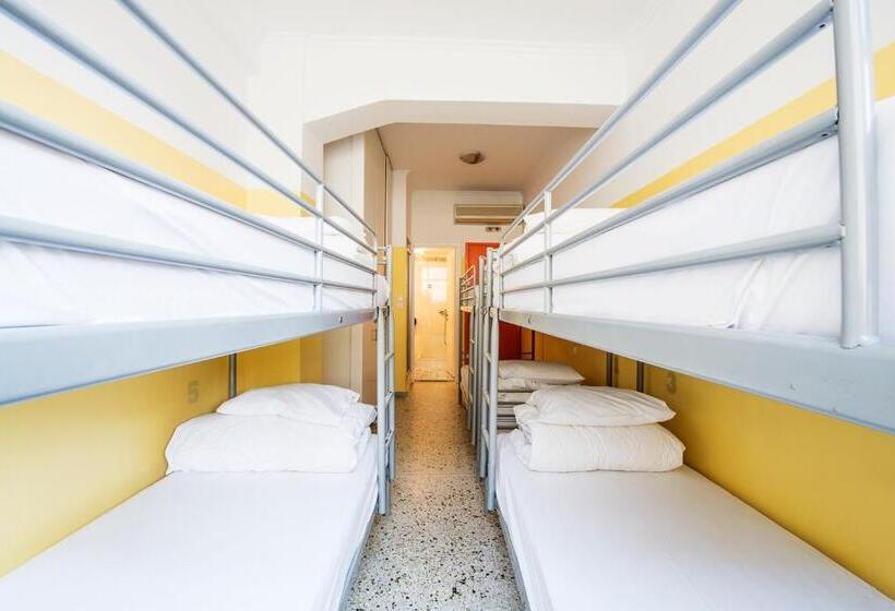 ルームシェアのワンベッド, Safestay Athens Monastiraki