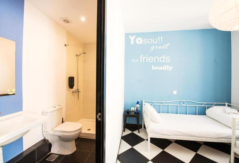 バルコニー付きスタンダードルーム, Safestay Athens Monastiraki