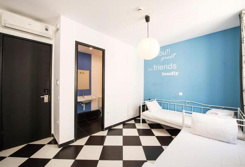 バルコニー付きスタンダードルーム, Safestay Athens Monastiraki