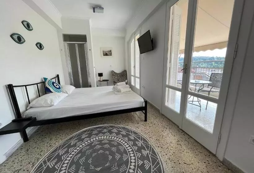 اتاق سوپریور با چشم‌انداز, Safestay Athens Monastiraki