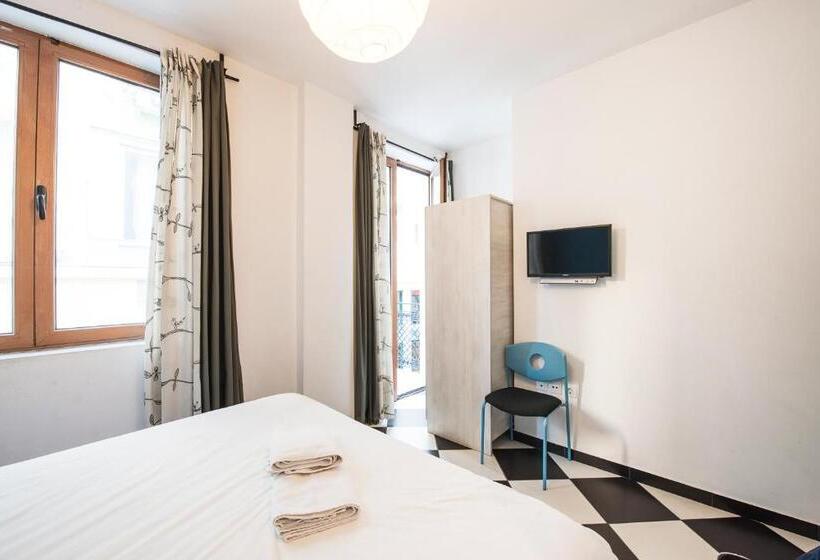 バルコニー付きスタンダードルーム, Safestay Athens Monastiraki