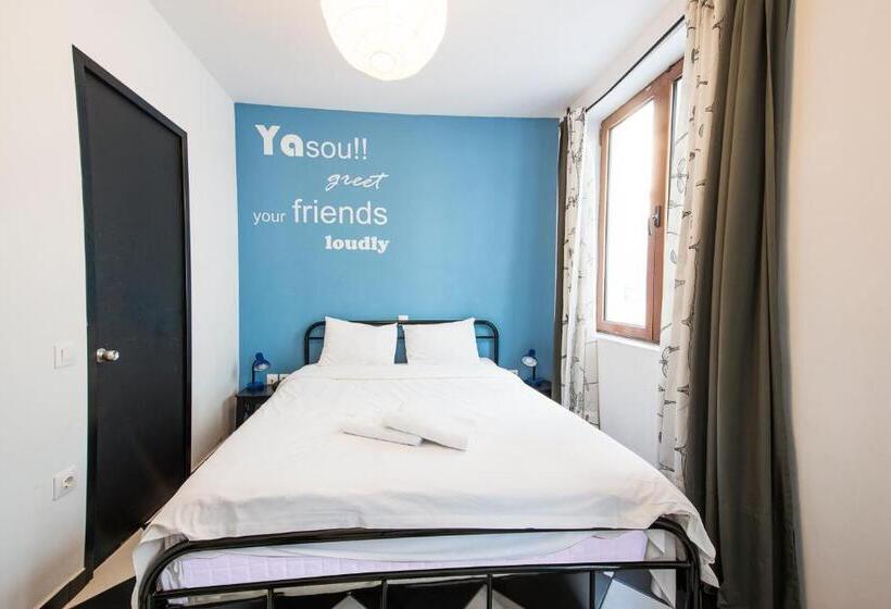 バルコニー付きスタンダードルーム, Safestay Athens Monastiraki