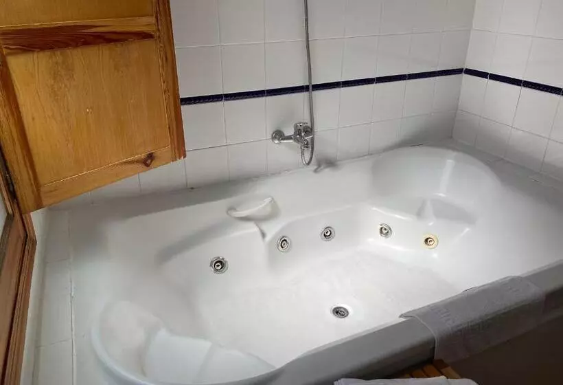 اتاق استاندارد با وان آب گرم, Hostal Moscatel
