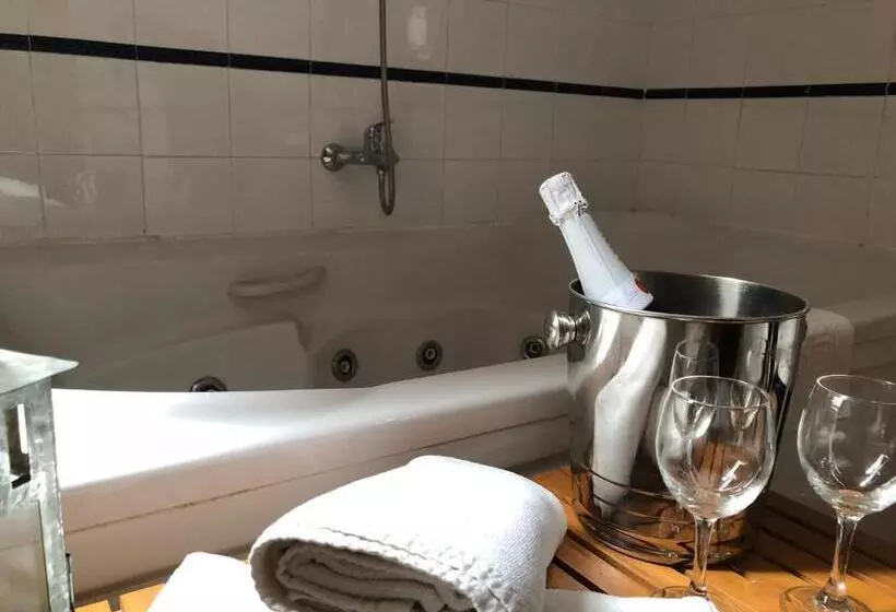 اتاق استاندارد با وان آب گرم, Hostal Moscatel
