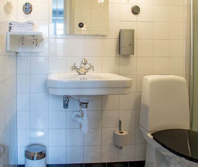 اتاق خانوادگی, Akademihotellet