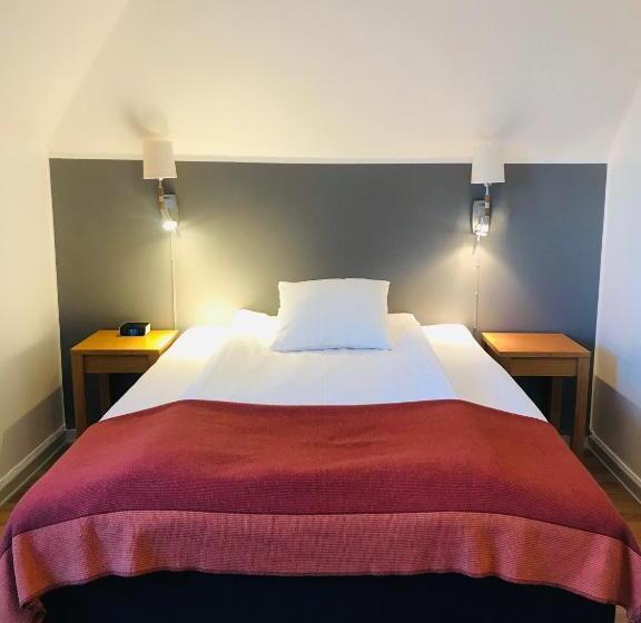 غرفة قياسية حمام مشترك, Akademihotellet