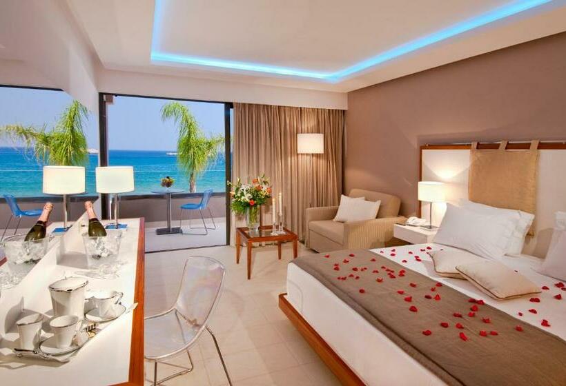 اتاق سوپریور با چشم‌انداز دریا, Alimounda Mare