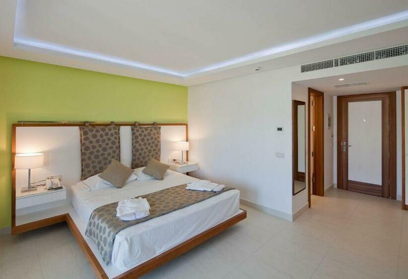 اتاق سوپریور با چشم‌انداز دریا, Alimounda Mare