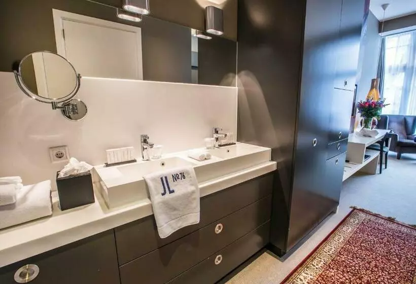 اتاق اجرایی, Jl No76