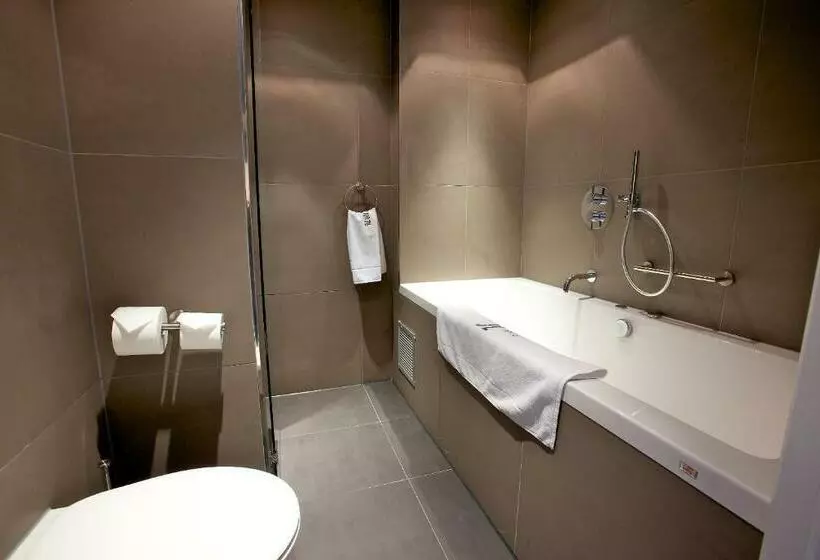 اتاق اجرایی, Jl No76