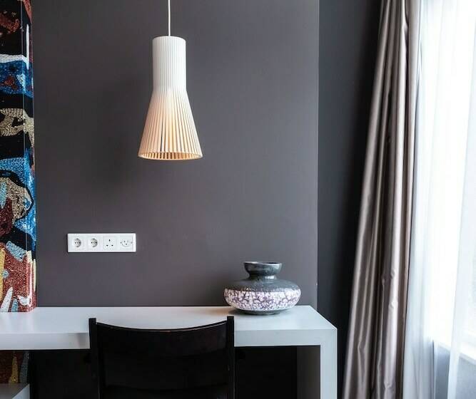 غرفة ديلوكس, Jl No76