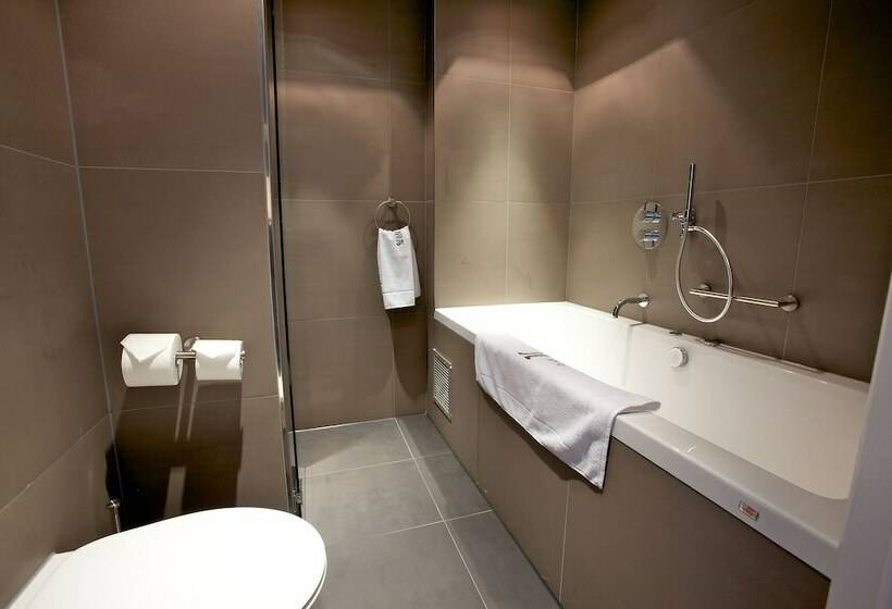 غرفة ديلوكس, Jl No76