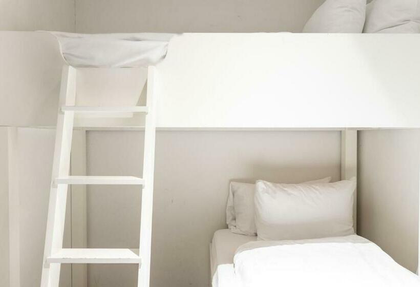 غرفة عائلية, Jl No76