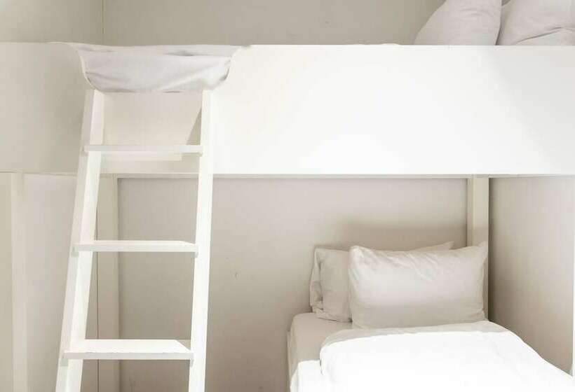 غرفة عائلية, Jl No76