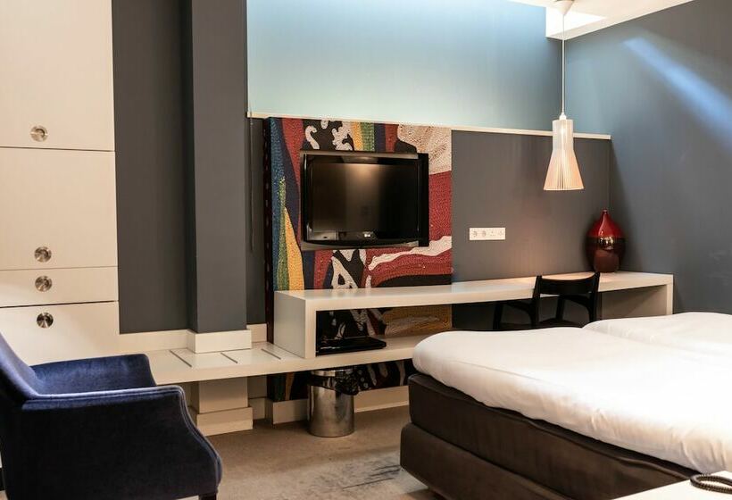 غرفة عائلية, Jl No76