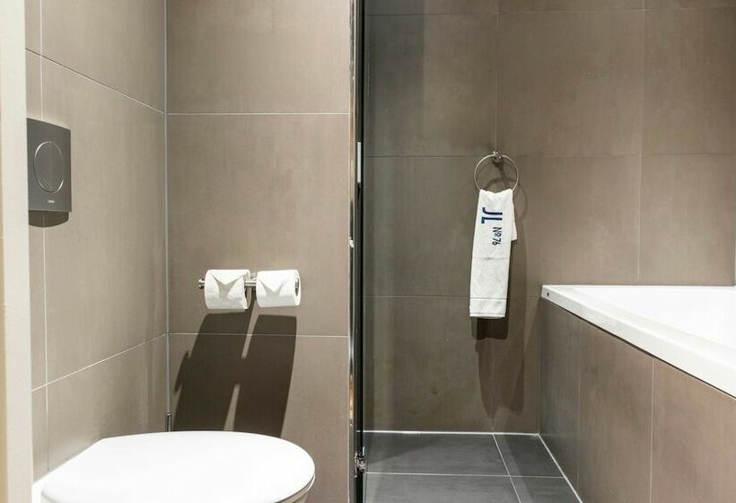 غرفة عائلية, Jl No76