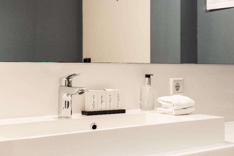 غرفة تنفيذية, Jl No76