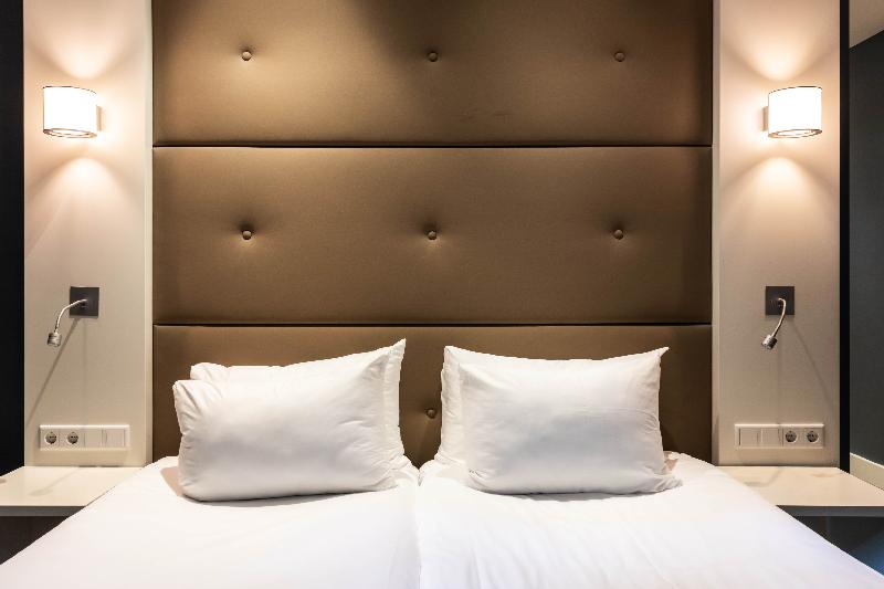 غرفة عائلية, Jl No76